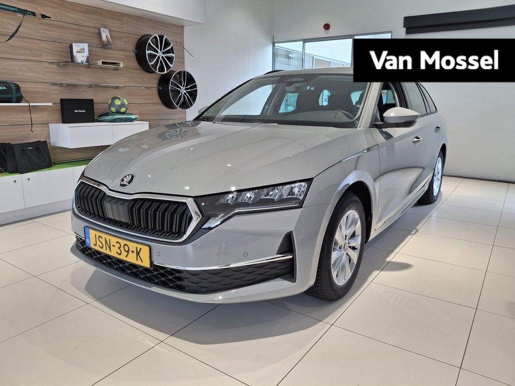 Skoda Octavia Combi 1.5 TSI MHEV Business Edition Plus | Aut, Auto's, Skoda, 1304 kg, Stof, 1498 cc, Euro 6