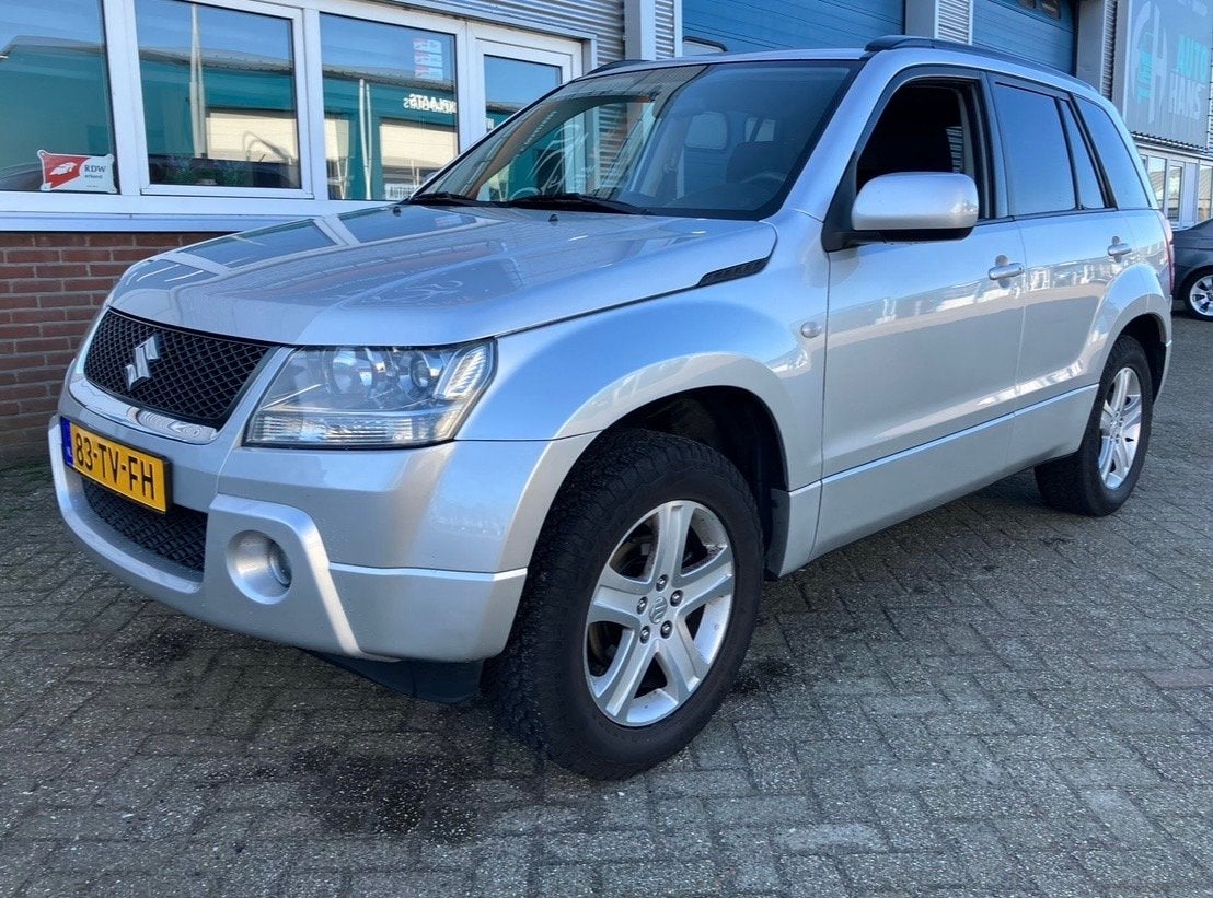 Suzuki Grand Vitara 2.0 5D 2007 Grijs, 1995 cc, Zwart, 4 cilinders, 1850 kg
