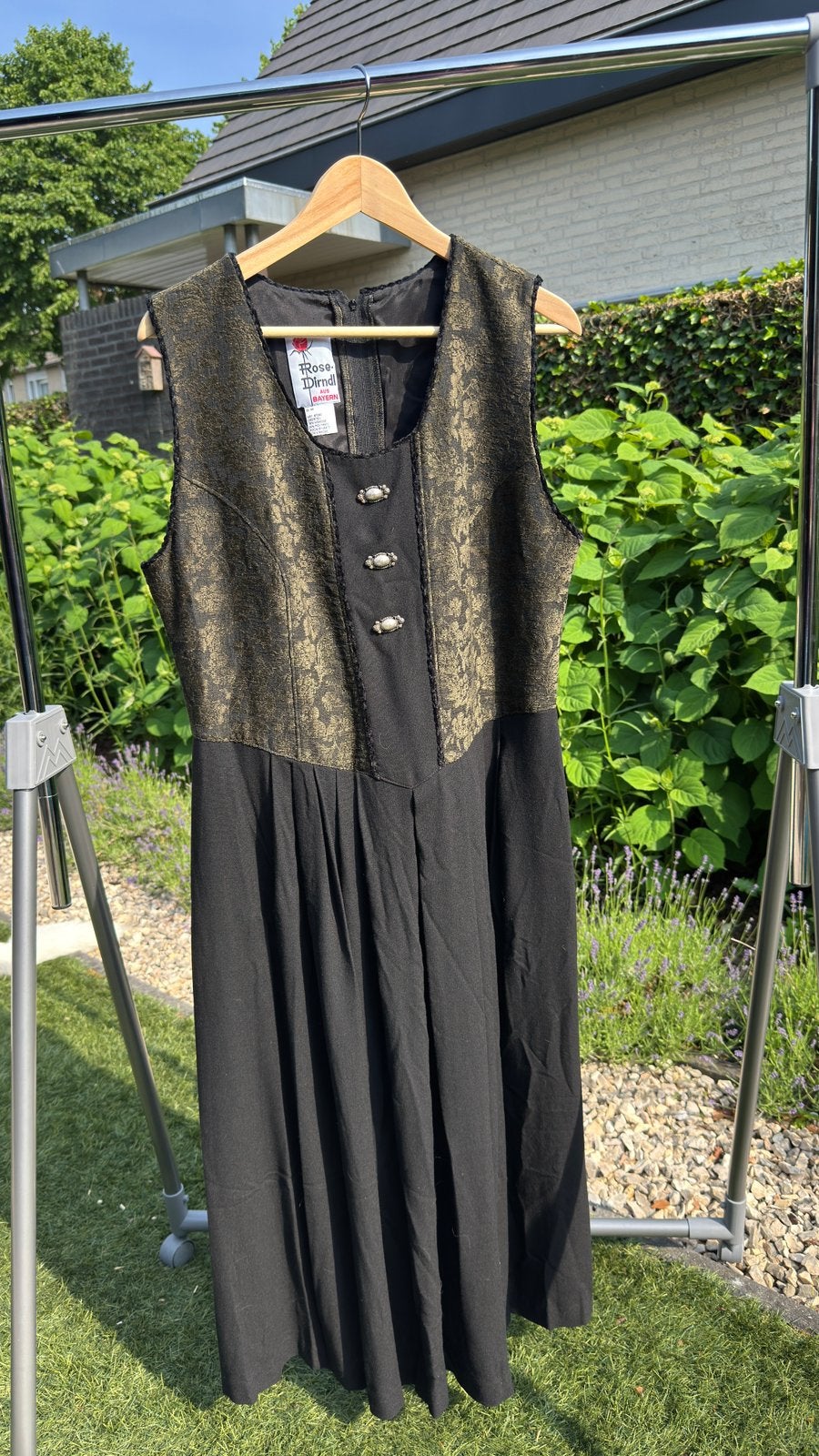 Rose Dirndl Jurk uit Beieren - Maat 44, Zwart, Maat 42/44 (L), Ophalen of Verzenden, Gedragen