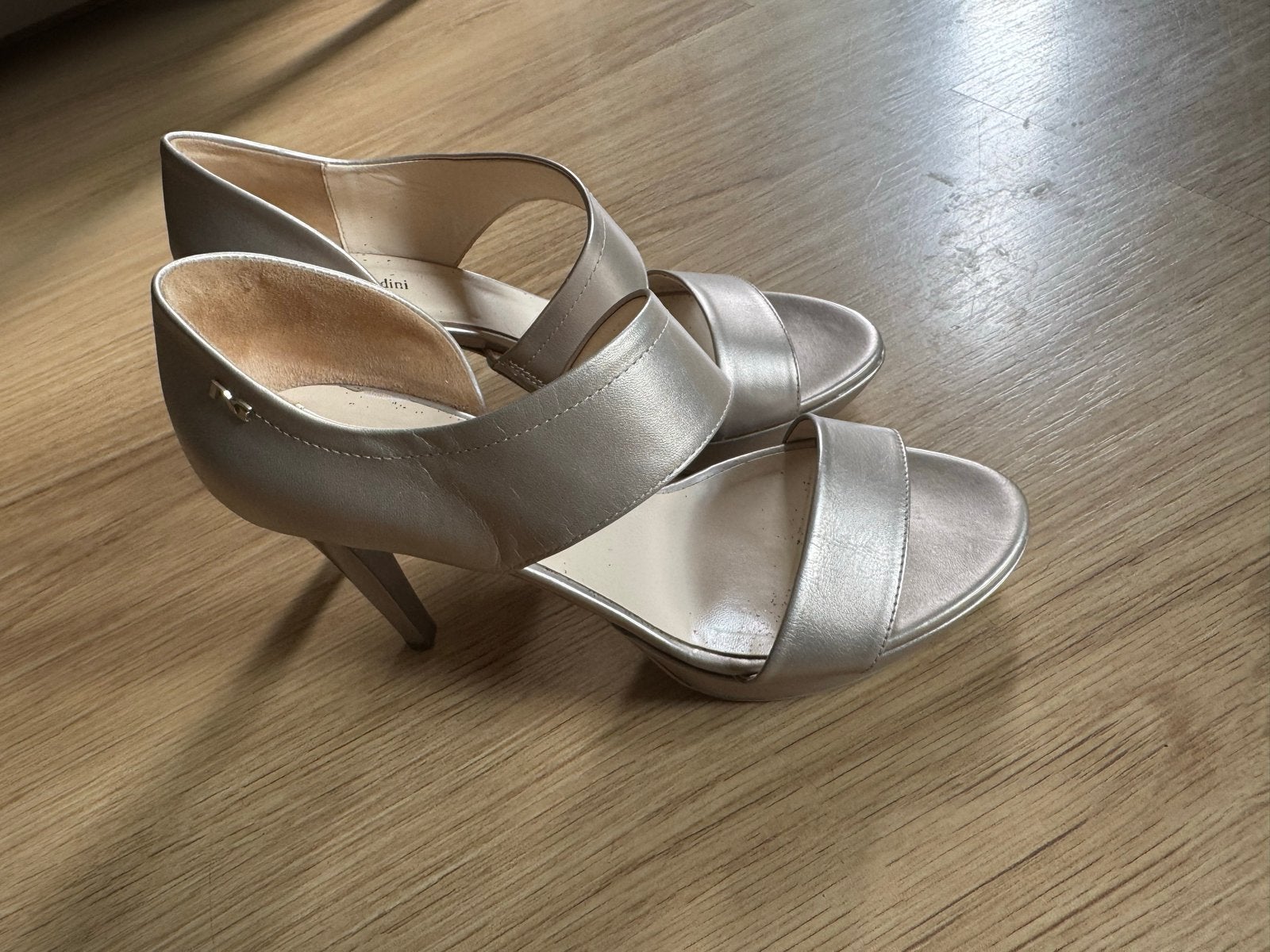 NeroGiardini Sandalen met plateauzool - Phard, Maat 38, Ophalen of Verzenden, Zo goed als nieuw, Overige kleuren, Sandalen of Muiltjes