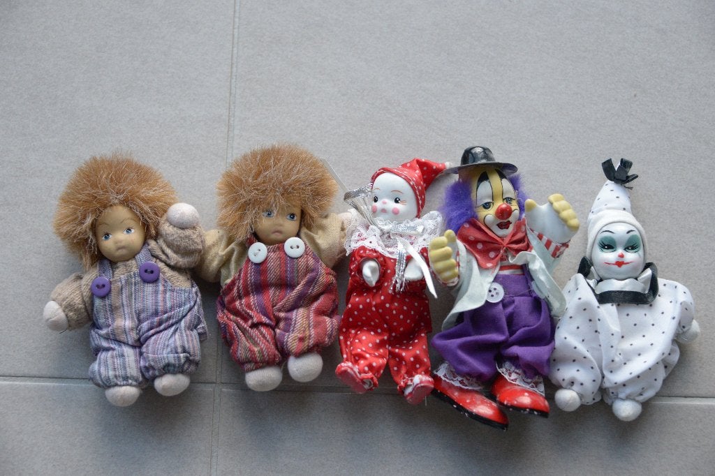 4 gevulde beeldjes: 2 popjes en 2 clowntjes., Ophalen of Verzenden, Zo goed als nieuw