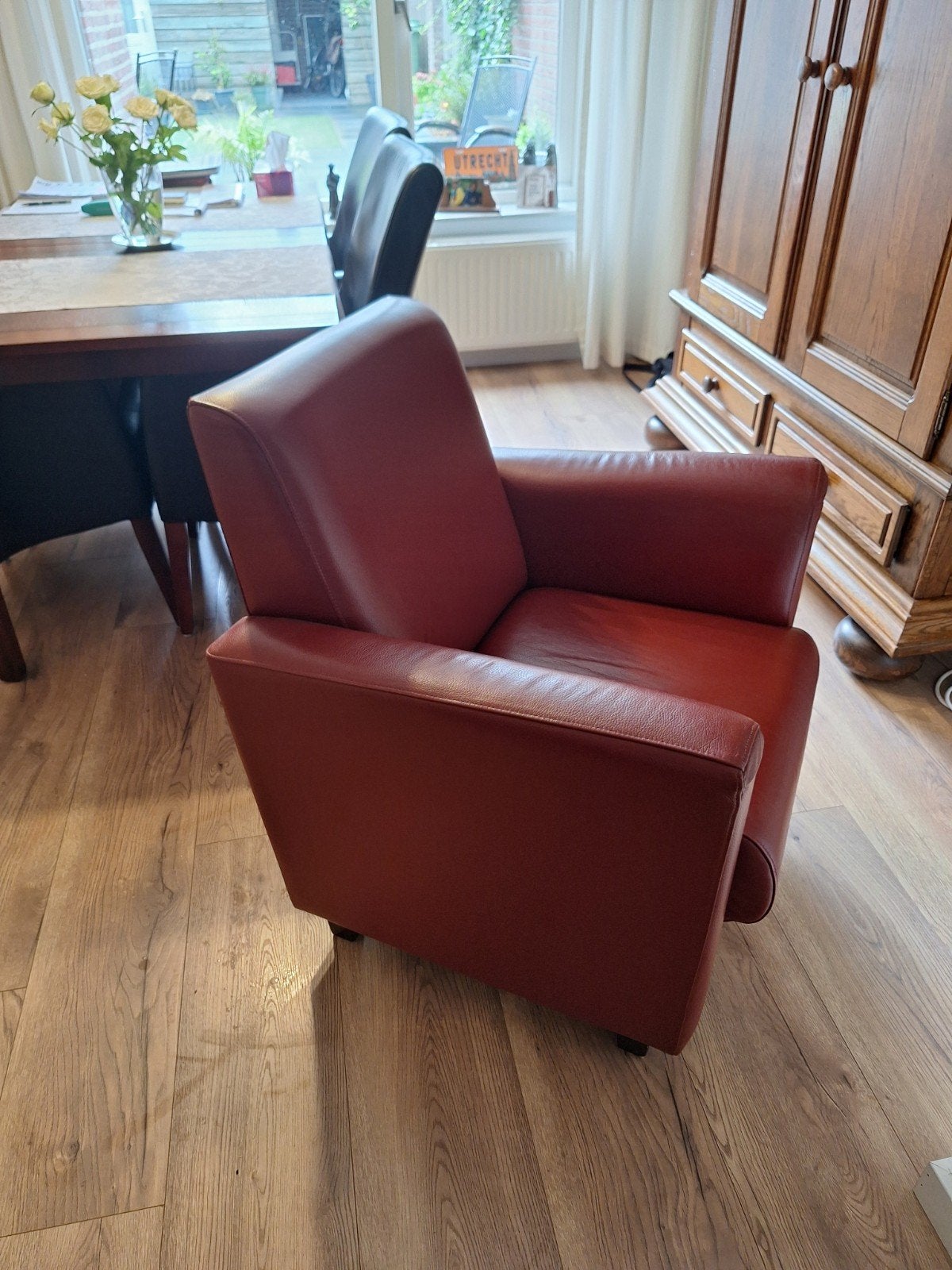 Leren of kunstleren rode stoel., Huis en Inrichting, Fauteuils, Ophalen of Verzenden, 50 tot 75 cm