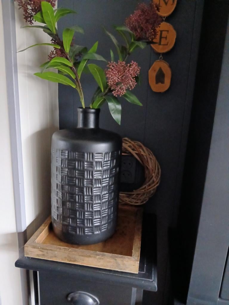 Hoge zwarte vaas hoogte 37 cm, Zwart, Aardewerk of Porselein, Ophalen of Verzenden, Zo goed als nieuw