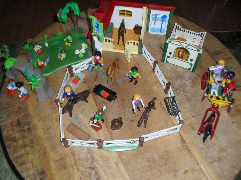 Playmobil paarden stallen met speelplaats setje no 8, Ophalen of Verzenden, Zo goed als nieuw
