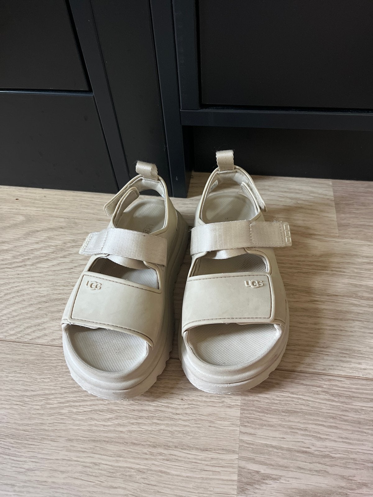 Ugg sandalen maat 30, Ophalen, Beige, Sandalen of Muiltjes, Zo goed als nieuw