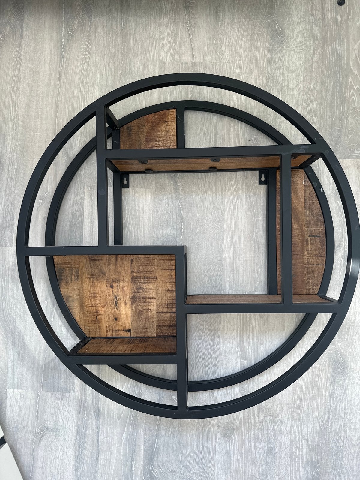 Ronde wandplank met metalen frame en houten planken, Huis en Inrichting, Woonaccessoires | Wandplanken en Boekenplanken, Ophalen