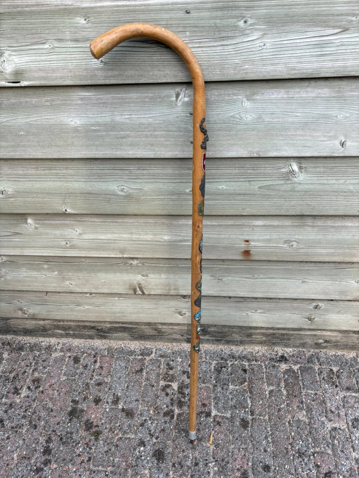 (Berg) wandelstok met schildjes, Diversen, Wandelstokken, Ophalen, Gebruikt