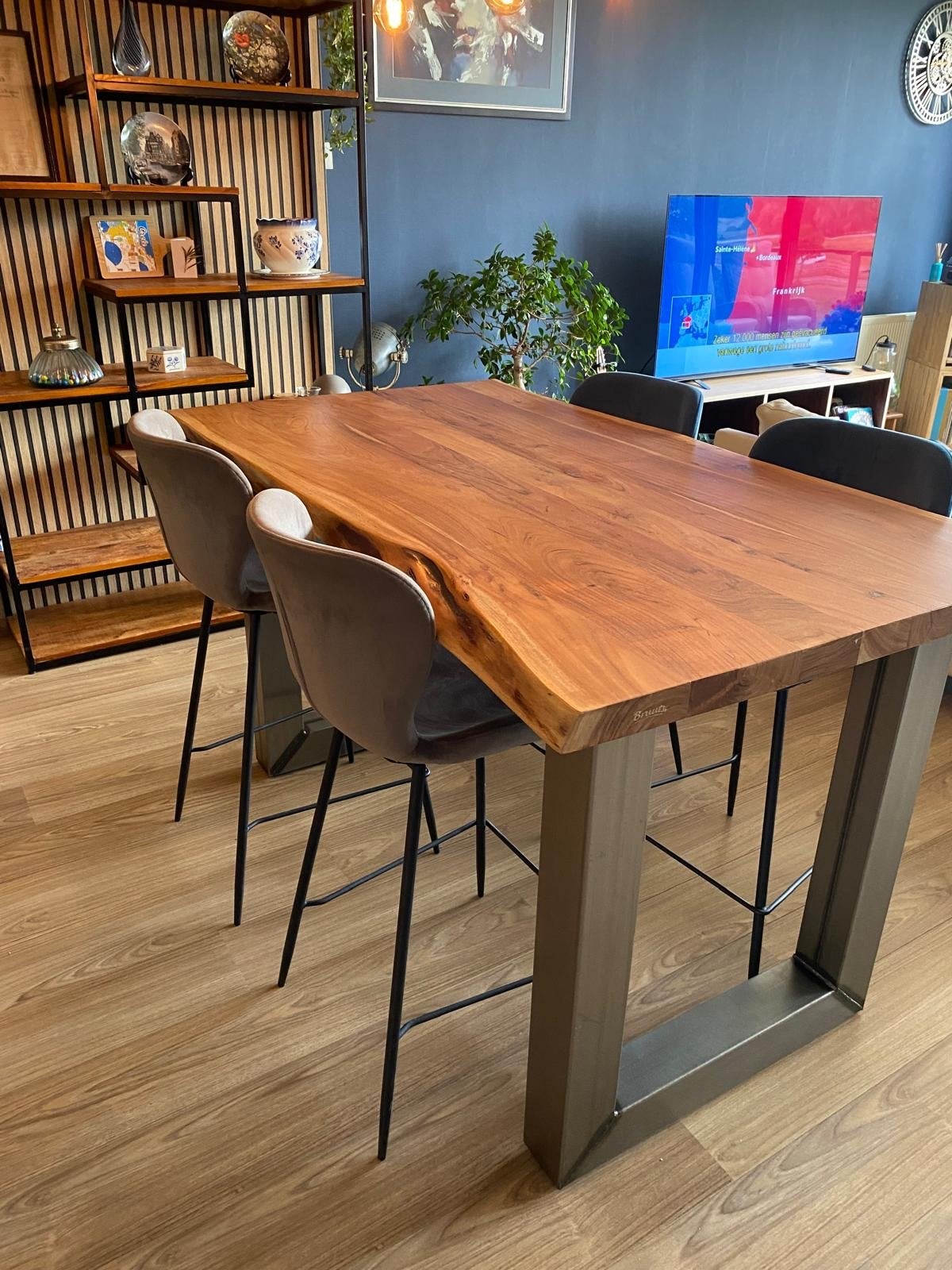 Massief houten bartafel met metalen onderstel, Huis en Inrichting, Tafels | Eettafels, Ophalen, 50 tot 100 cm, Zo goed als nieuw