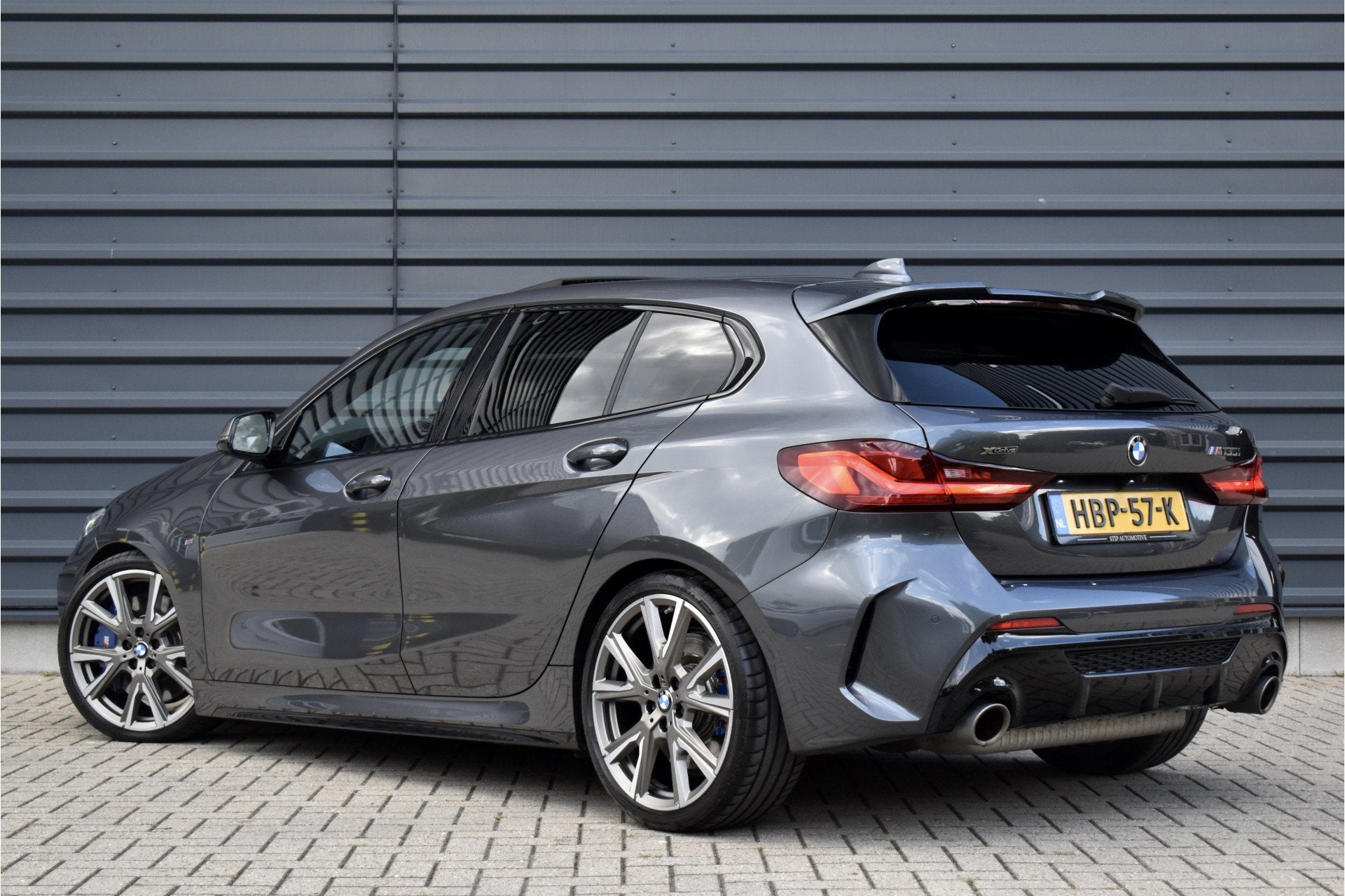 BMW 1 Serie M135i xDrive 306pk | Pano | Harman/Kardon | Head, Auto's, BMW, Gebruikt, 4 cilinders, Leder en Stof, 14 km/l