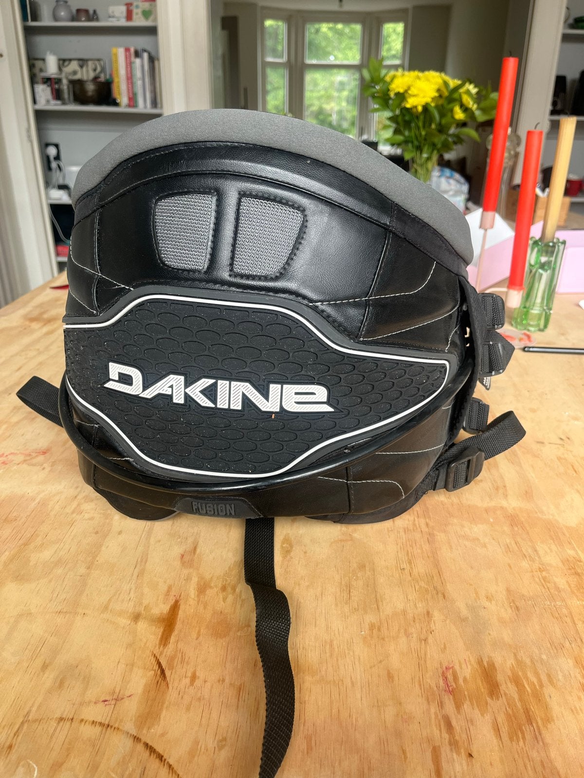 Dakine Fusion Kite Harnas - Maat S/M, Watersport en Boten, Kitesurfen, Ophalen, Gebruikt, Trapeze, Geen board