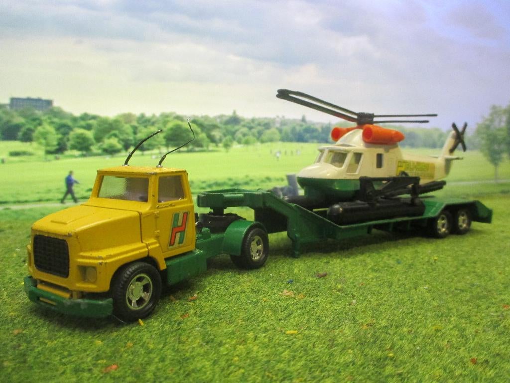 1:62 Ford LTS Dieplader met Rescue Helicopter Matchbox K-22, Ophalen of Verzenden, Gebruikt, Auto
