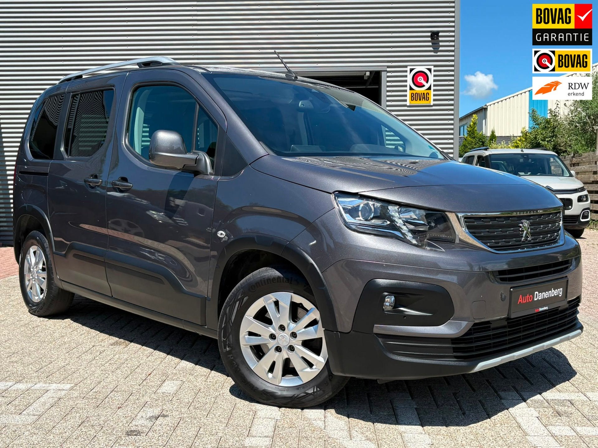 Peugeot Rifter 1.2 Puretech Allure PANO, NIEUWE-DISTRIBUTIE,, Voorwielaandrijving, Zwart, 1199 cc, Origineel Nederlands