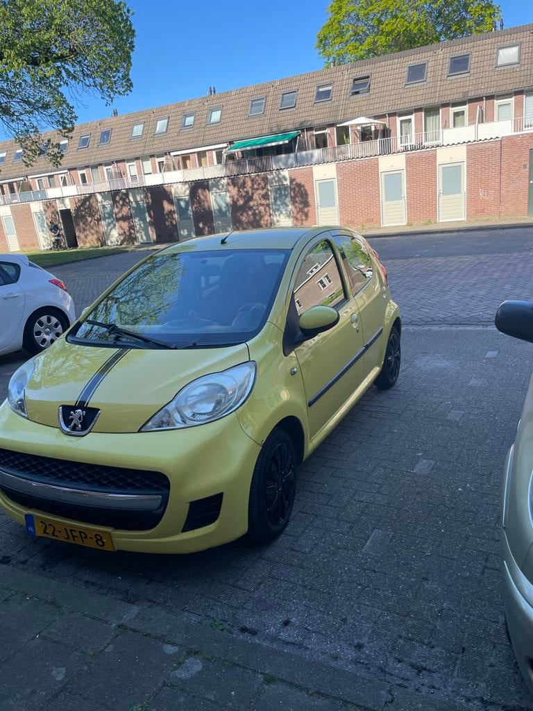 Peugeot 107 1.0 12V 5DR 2009 Geel, Voorwielaandrijving, 4 stoelen, 68 pk, Handgeschakeld