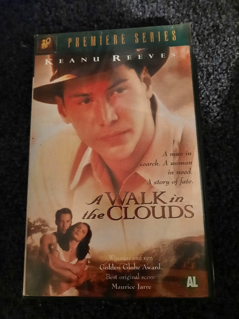 A WALK IN THE CLOUDS! Mooie Speelfilm met K.Reeves Op VIDEO!, Overige genres, Ophalen of Verzenden, Zo goed als nieuw, Vanaf 12 jaar