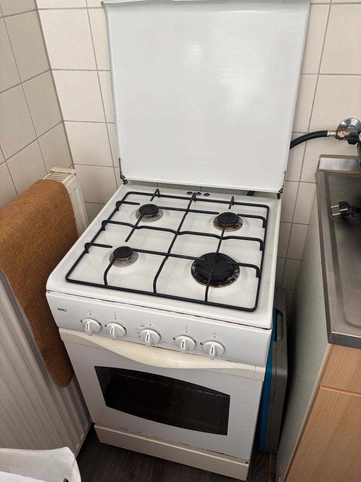 Vrijstaand gasfornuis met oven - 4 kookzones, Gebruikt, Gas, 85 tot 90 cm, 4 kookzones