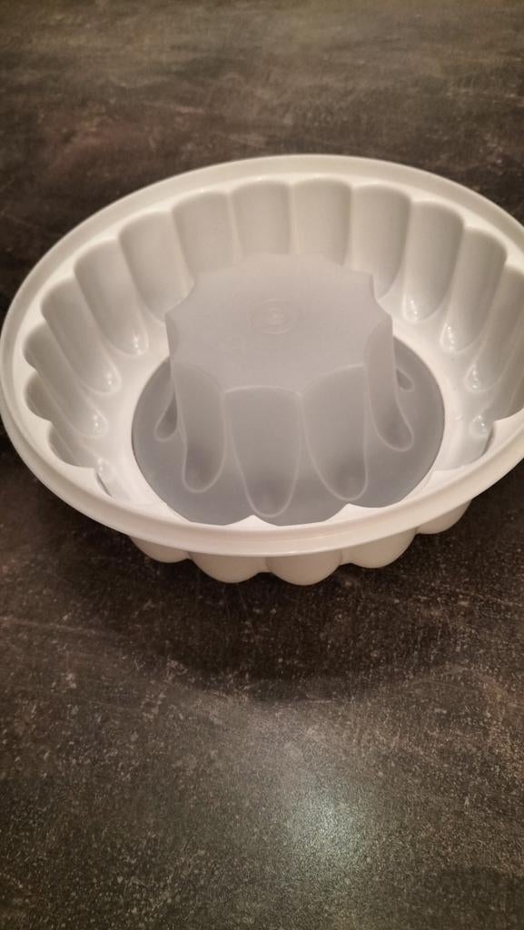 TUPPERWARE TULBAND/RIJST/PUDDING VORM (24 cm doorsnede), Huis en Inrichting, Keuken | Tupperware, Ophalen of Verzenden, Zo goed als nieuw