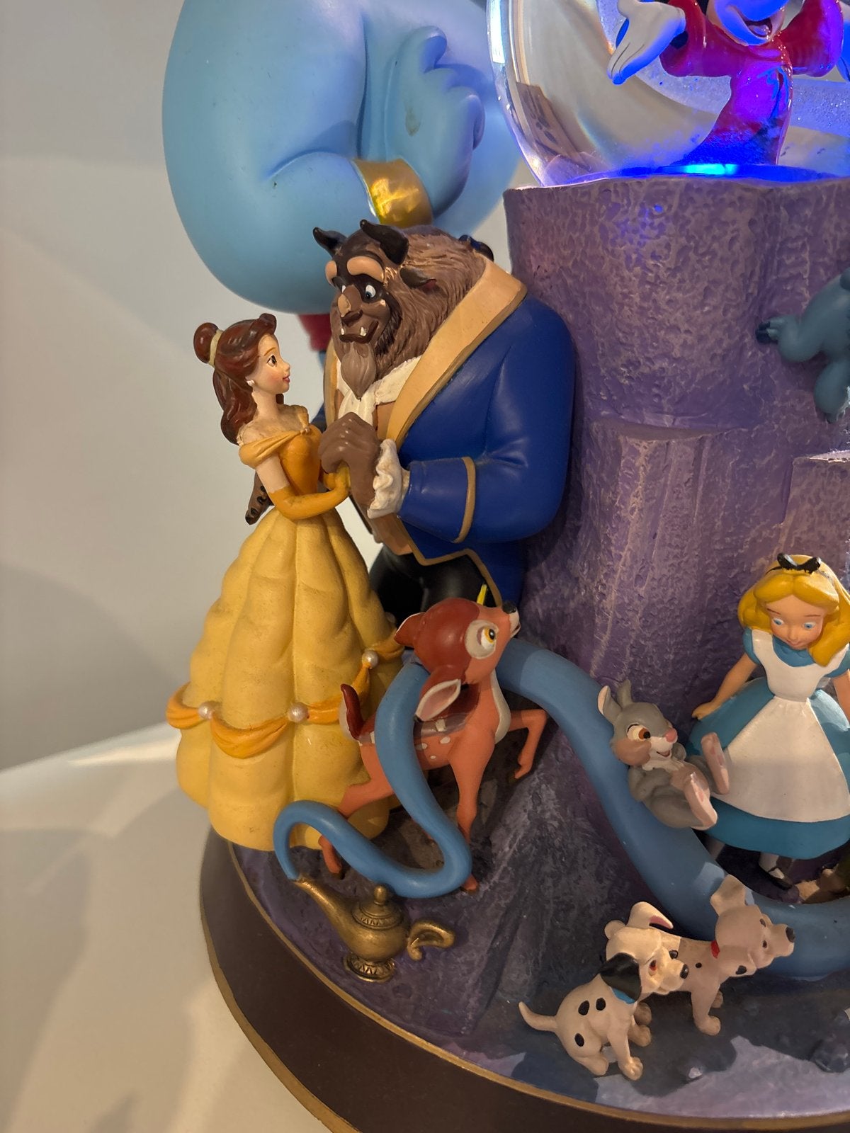 Disneystore snowglobe met diverse Disney figuren, Verzamelen, Ophalen, Overige figuren, Gebruikt, Beeldje of Figuurtje