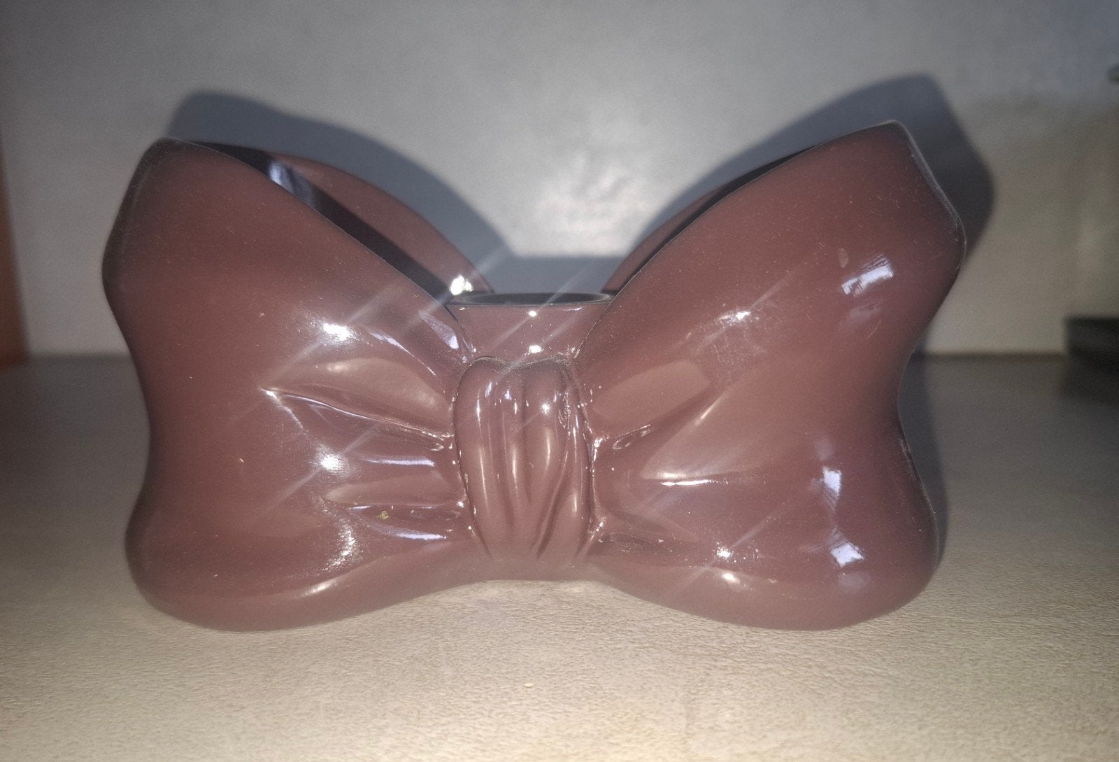 Glanzend bruine kandelaar in de vorm van een strik, Overige materialen, Bruin, 7 cm, Overige merken
