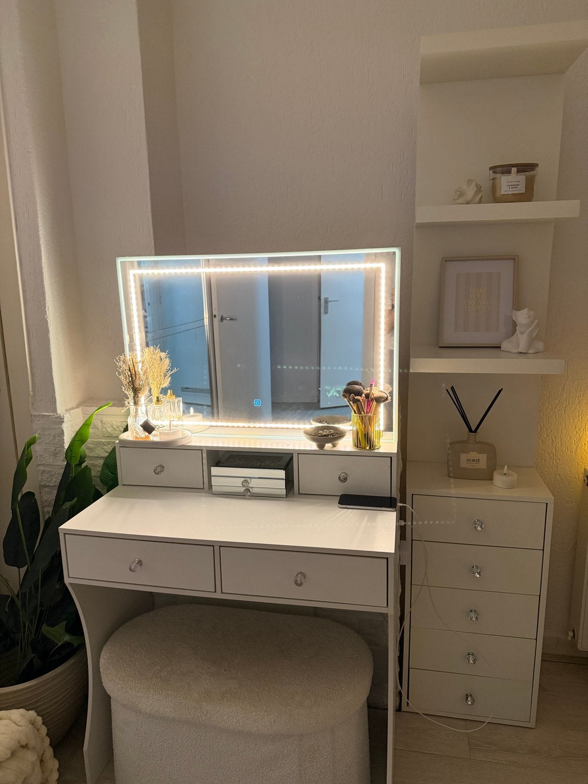 Moderne Make-uptafel met Verlichte Spiegel, Huis en Inrichting, Zo goed als nieuw, Minder dan 100 cm, Hout, 50 tot 100 cm