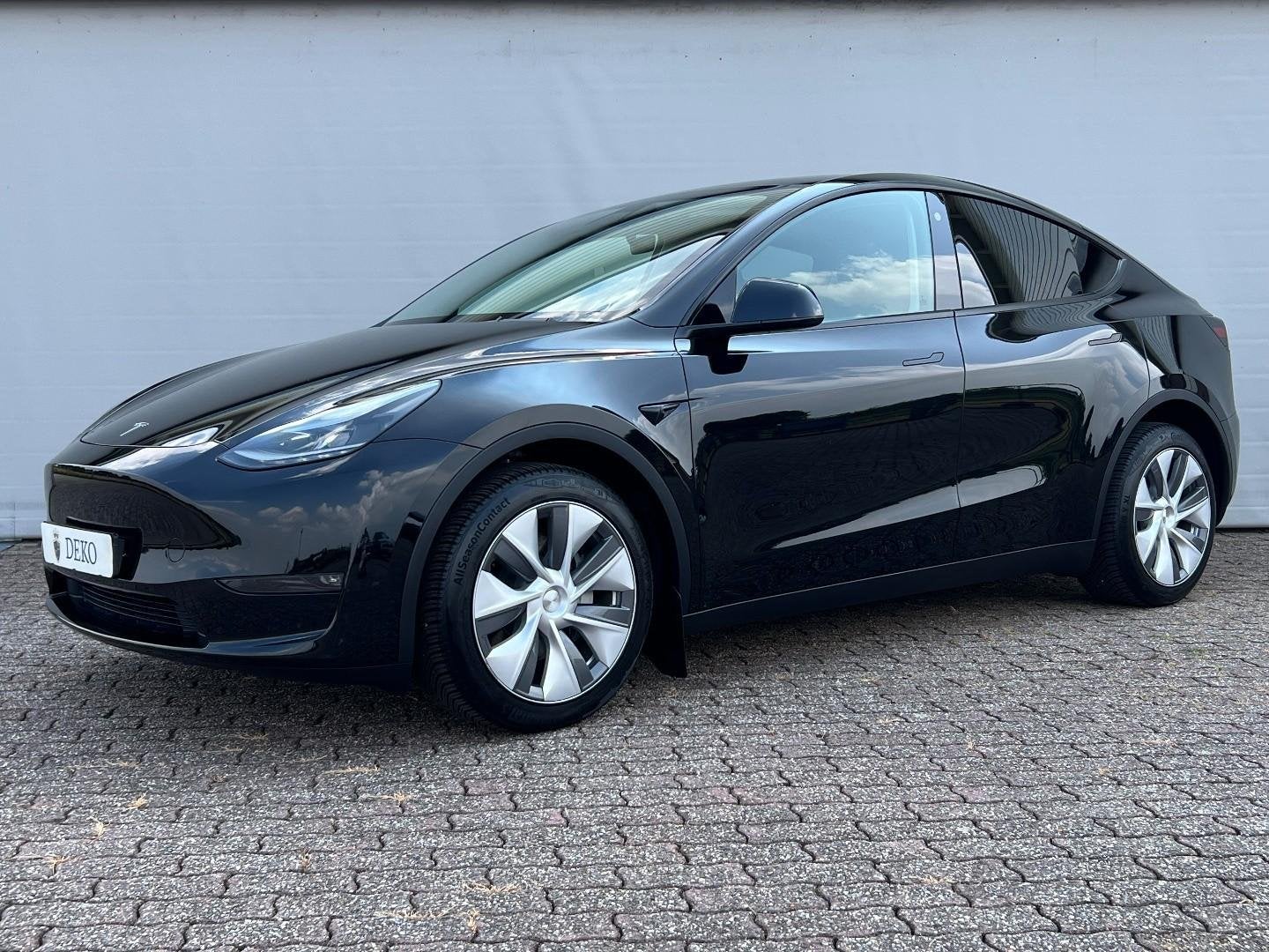 Tesla MODEL Y AWD Long Range | Zwart/Zwart | 22.045 km! DK12, Auto's, Tesla, Automaat, Gebruikt, Zwart, Vierwielaandrijving