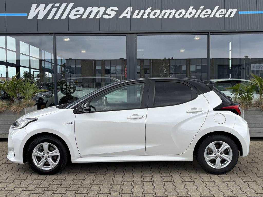 Toyota Yaris 1.5 Hybrid Launch Edition Bi-Tone Camera, Adapt, Gebruikt, Met garantie (alle), 450 kg, 1490 cc