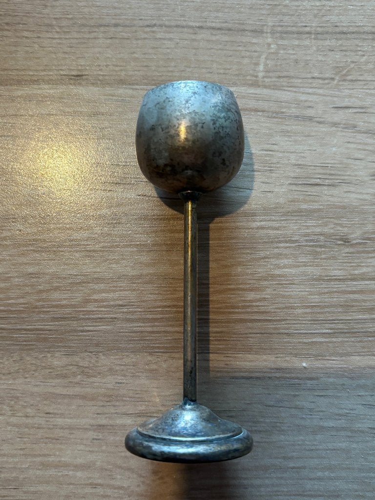 Militaria / Trench Art Borrelglaasje met Duitse Helm, Verzamelen, Verzenden, Overige soorten, Duitsland, Overige typen