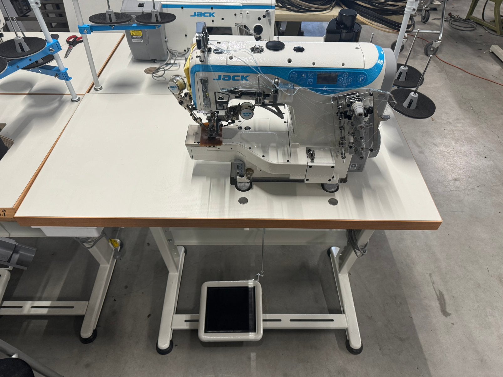 Industriele naaimachine jack k5 coverlock onderdek bovendek, Overige merken, Nieuw, Jack, Ophalen of Verzenden