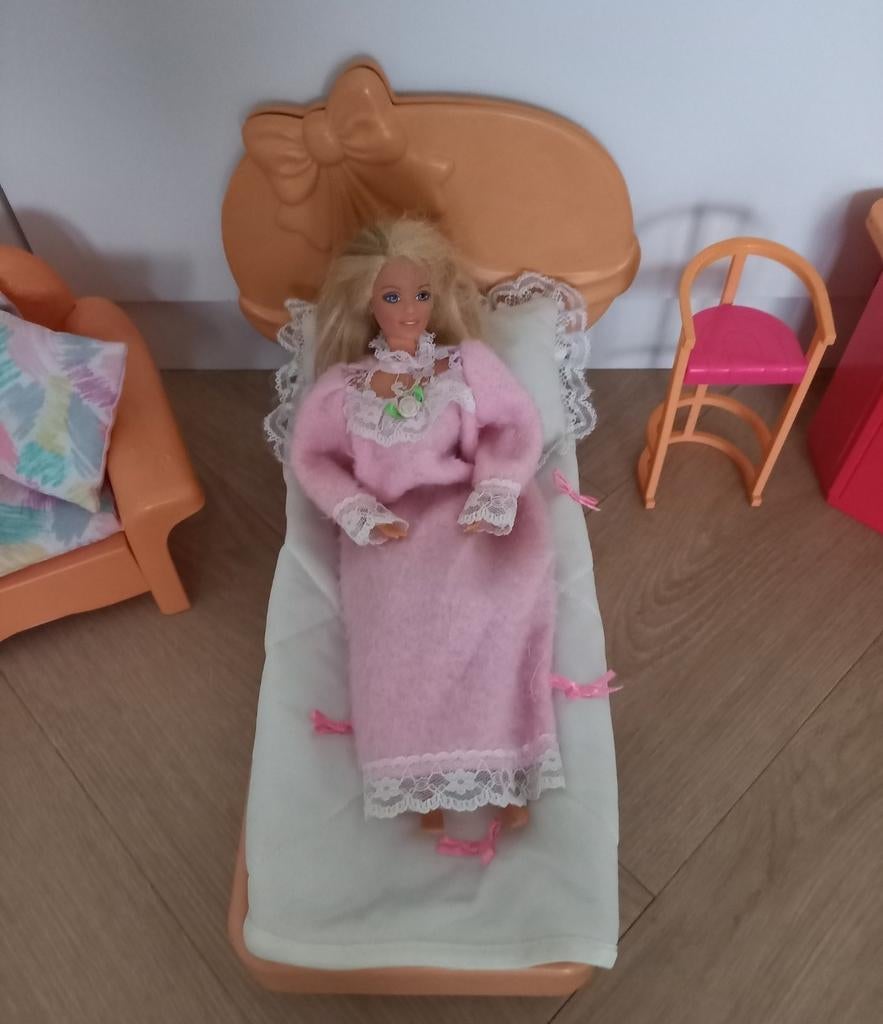 Retro vintage jaren 60 Barbie pop en barbie meubeltjes, Ophalen of Verzenden, Zo goed als nieuw, Poppenhuis