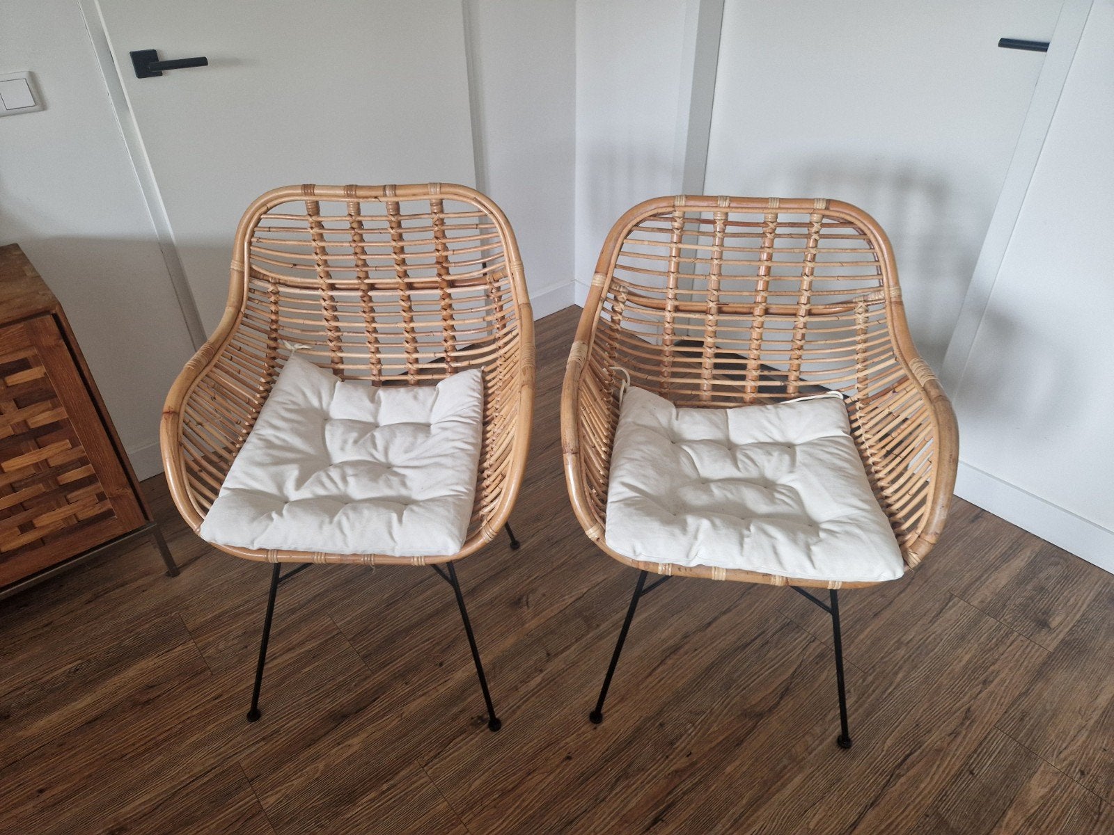 2 Rotan stoelen met kussens - 90x64x50 cm, Ophalen, Bruin, Twee