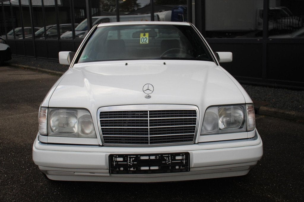 Mercedes-Benz 200-serie 200-500 (W124) 220 CE Automaat, ORIG, Auto's, Oldtimers, Stof, 2199 cc, 150 pk, Wit