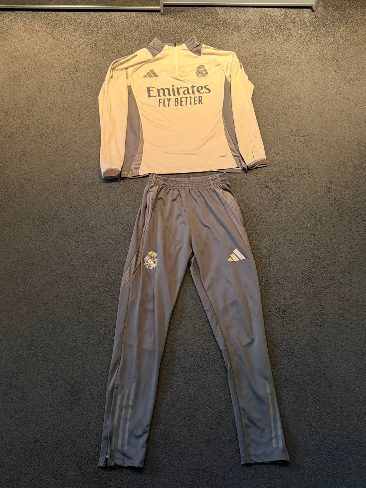 Real madrid trainingspak maat M, Maat 48/50 (M), Beige, Ophalen of Verzenden, Zo goed als nieuw