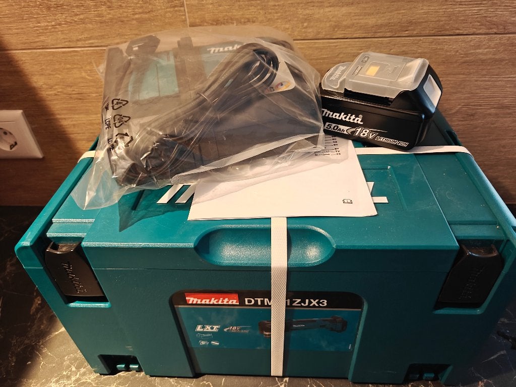 Makita dtm51zjx3 met 5ah accu en snellader, Ophalen of Verzenden, Nieuw, Multitool, Makita