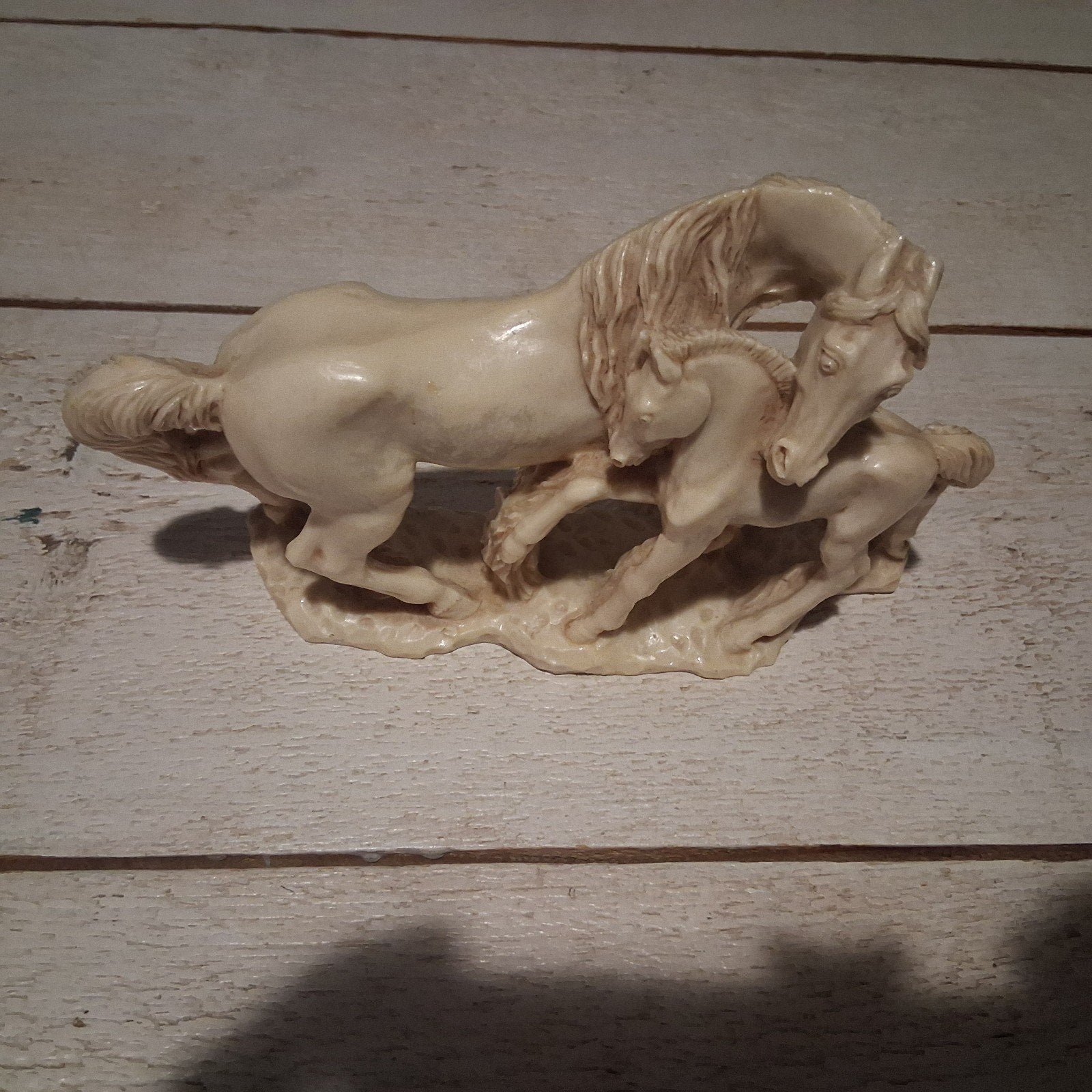 Vintage beeldje van paard met veulen, Antiek en Kunst, Kunst | Beelden en Houtsnijwerken, Ophalen of Verzenden, 20 - 50 cm, Beeld