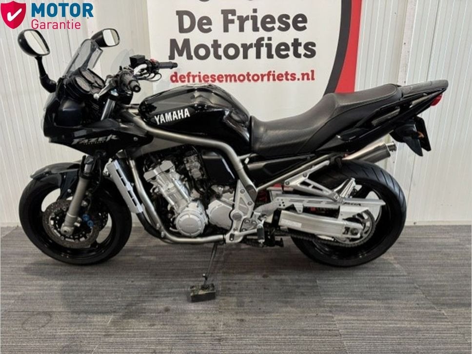 YAMAHA FZS 1000 FAZER (bj 2003) 25,847 km, 4 cilinders, Bedrijf, Onbekend, Sport