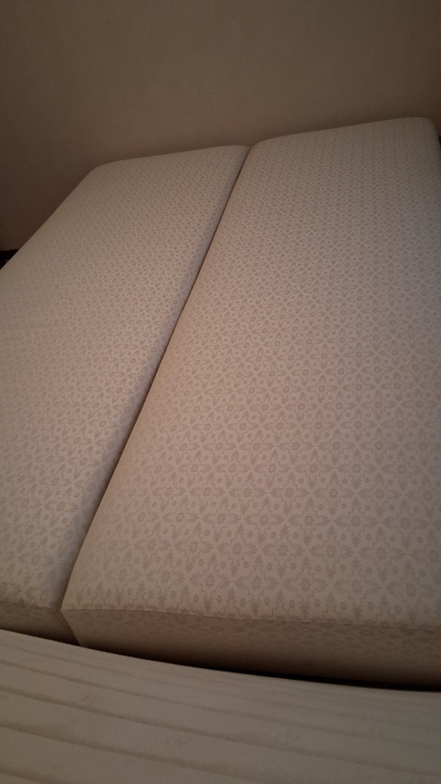 2 box springs 70x 2.00 met matras erop van 1.40x2.00, Ophalen, Overige materialen, Wit, Tweepersoons