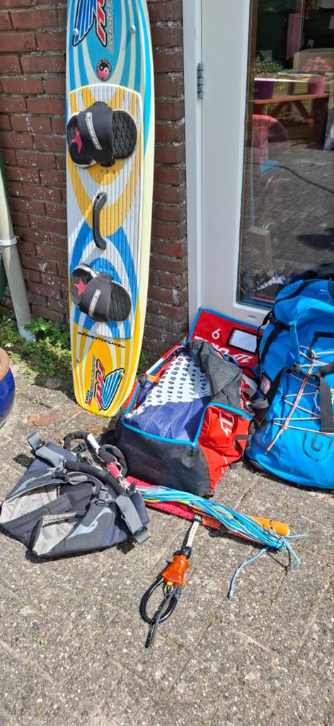 Complete kiteset: 2 kites, board, bar, trapeze, Twintip, Ophalen of Verzenden
