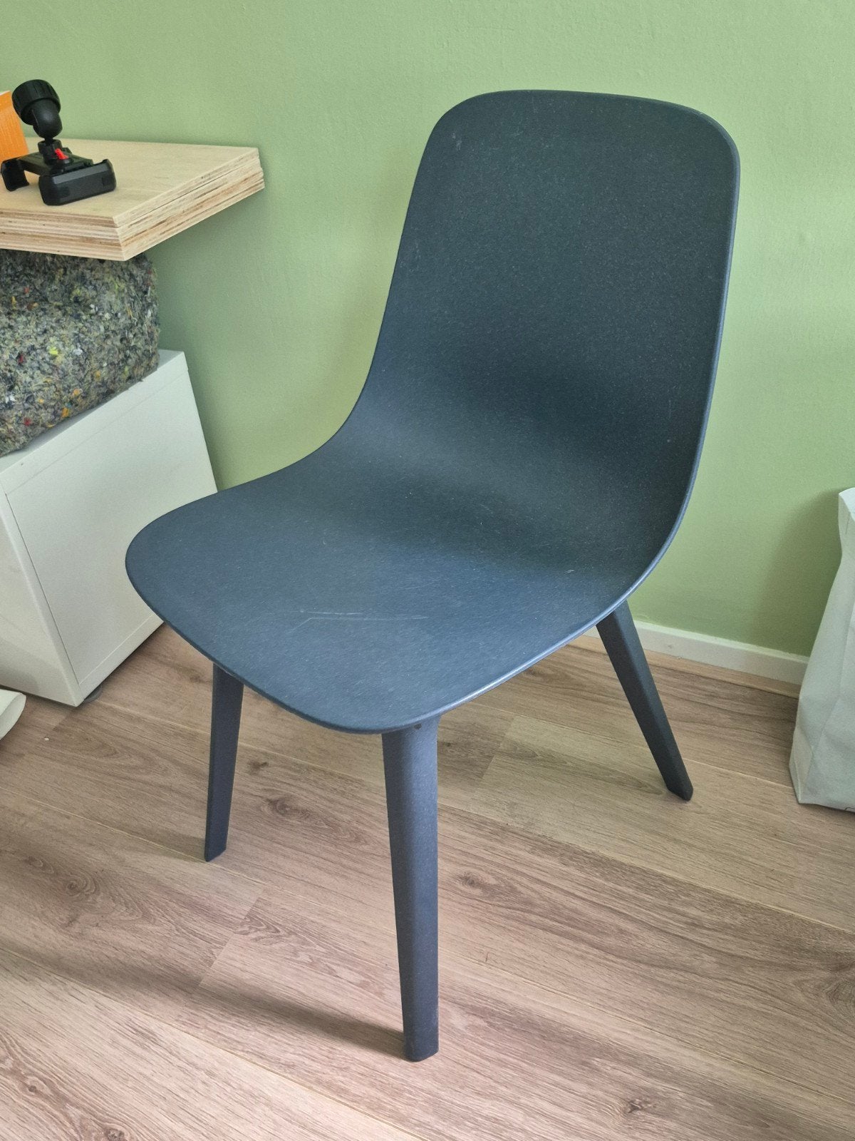 IKEA Odger donkerblauwe stoel, Huis en Inrichting, Ophalen, Kunststof, Gebruikt, Blauw