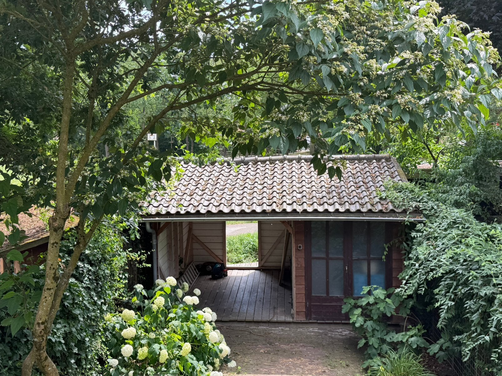 Gratis: Gebruikte dakpannen + nokvorsten gratis, Tuin en Terras, Tuinhuizen, Ophalen, Zo goed als nieuw, Schuur