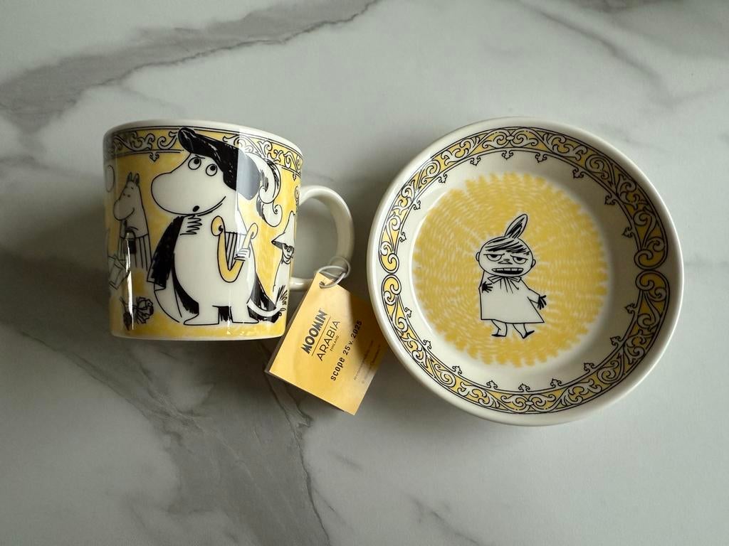 Arabia Scope Moomin Opera set: mok + bord (Little My), Ophalen of Verzenden, Nieuw, Porselein, Kop en/of schotel