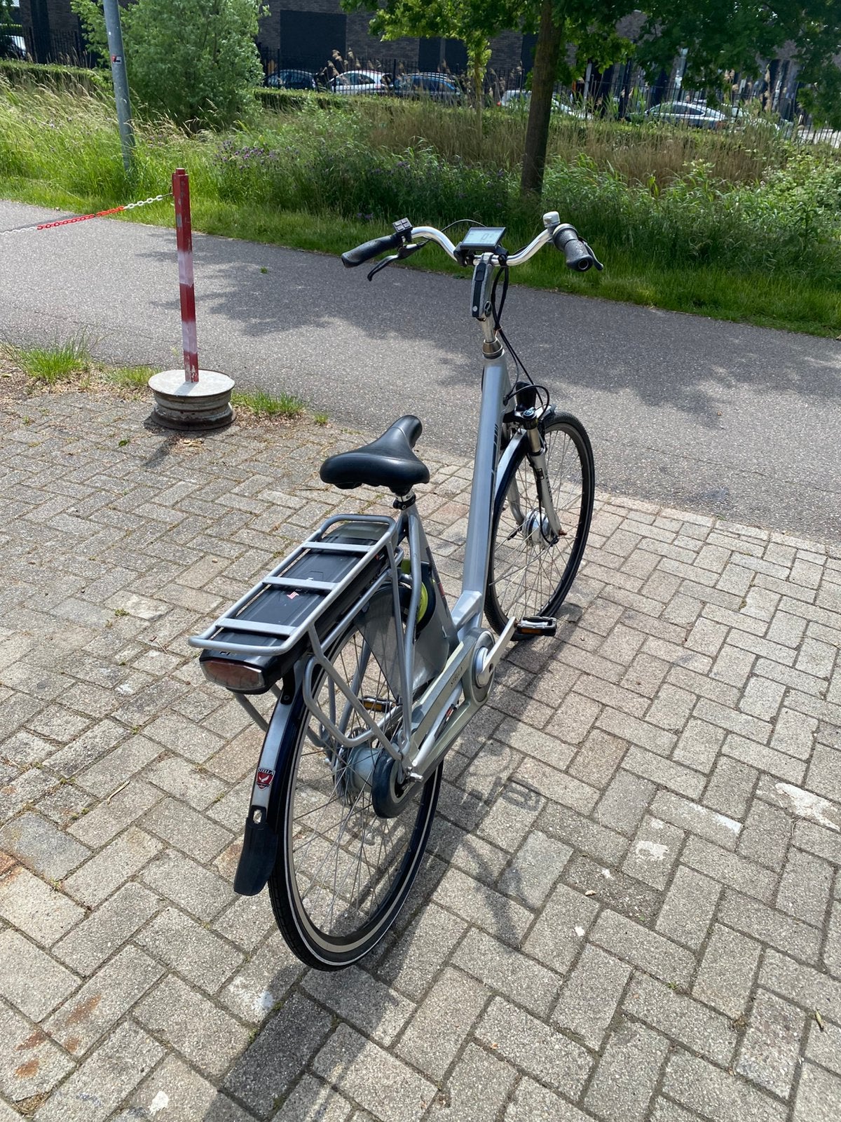 Vélo électrique Stella Modena avec chargeur