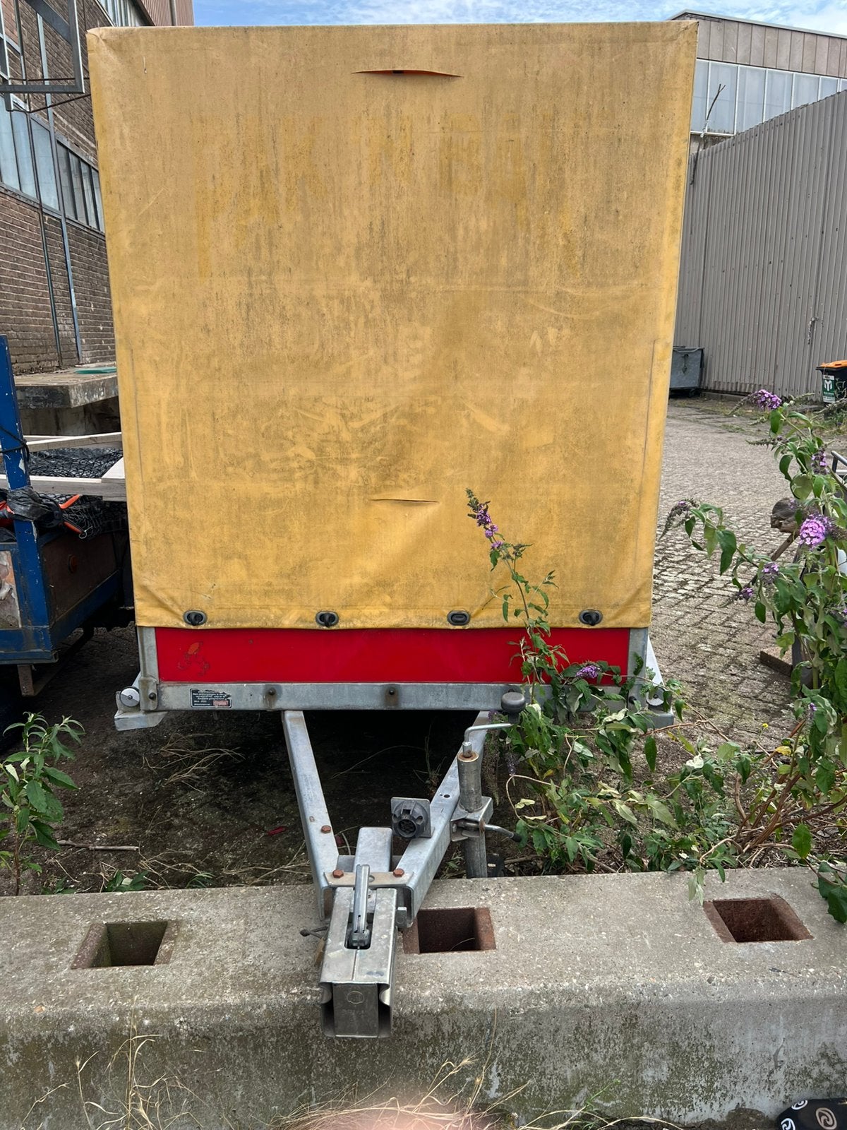 Gesloten aanhangwagen, Ophalen, Gebruikt