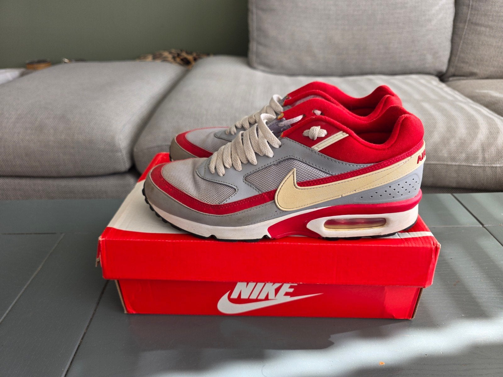 Nike air max classic bw grijs rood maat 42.5, Ophalen of Verzenden, Zo goed als nieuw, Overige kleuren