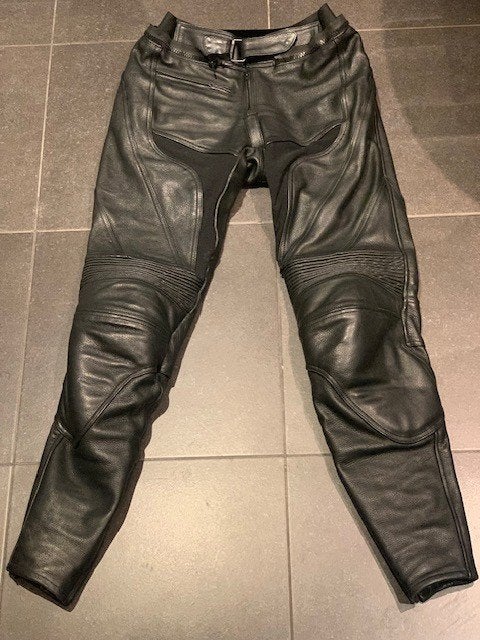 Restyle King zwarte leren motorbroek maat 32 extra lang!, Broek | leer, Dames, Ophalen of Verzenden, Restyle