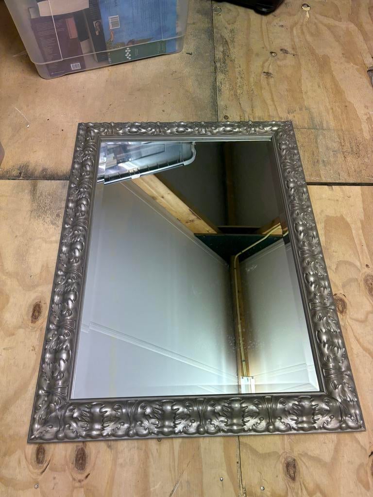 Grote brocante spiegel met versierde lijst, Ophalen, Rechthoekig, 50 tot 100 cm, 100 tot 150 cm