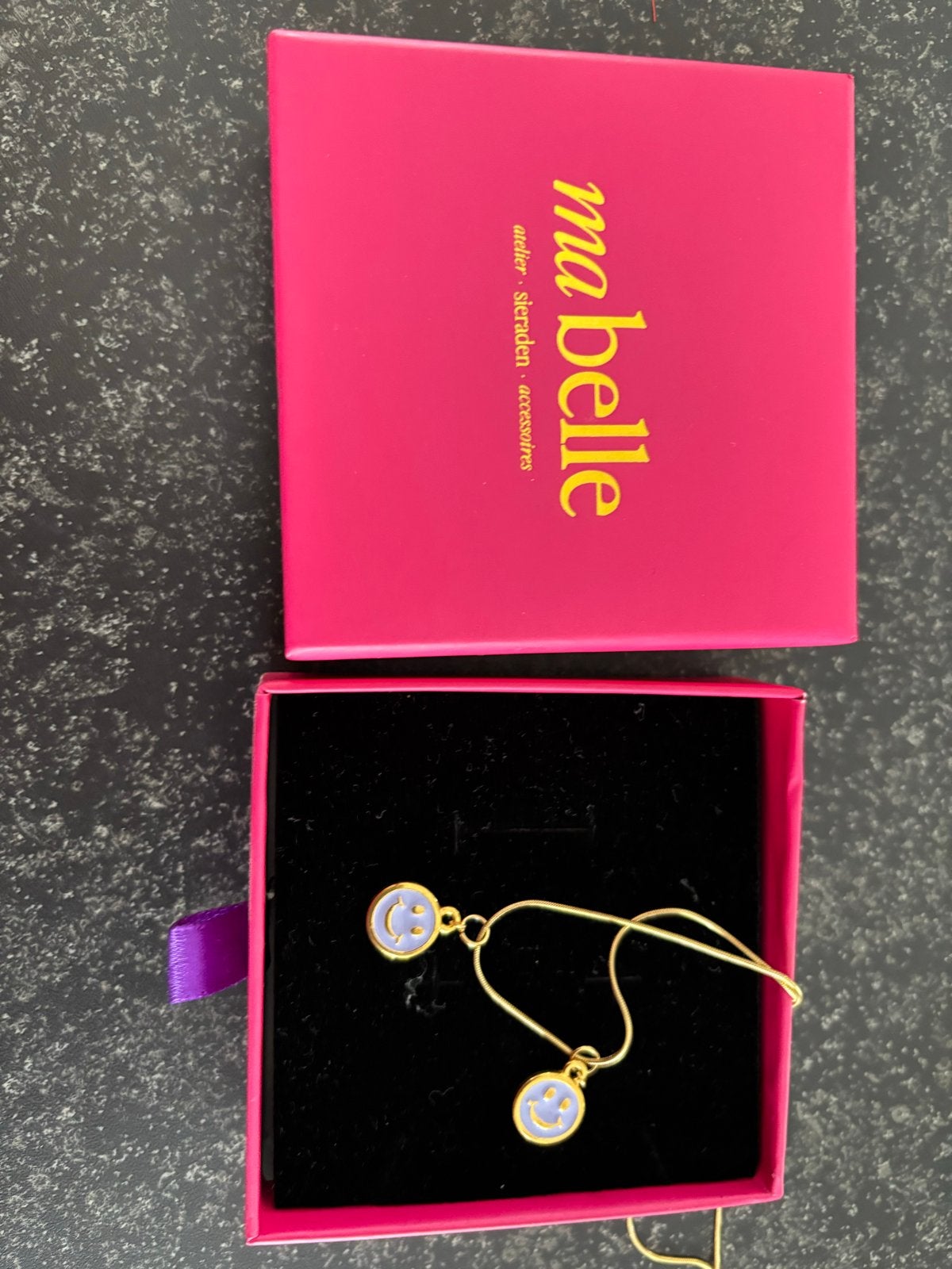 Mabelle ketting met smiley hangers - Nieuw, Nieuw, Ophalen of Verzenden, Goud, Overige materialen