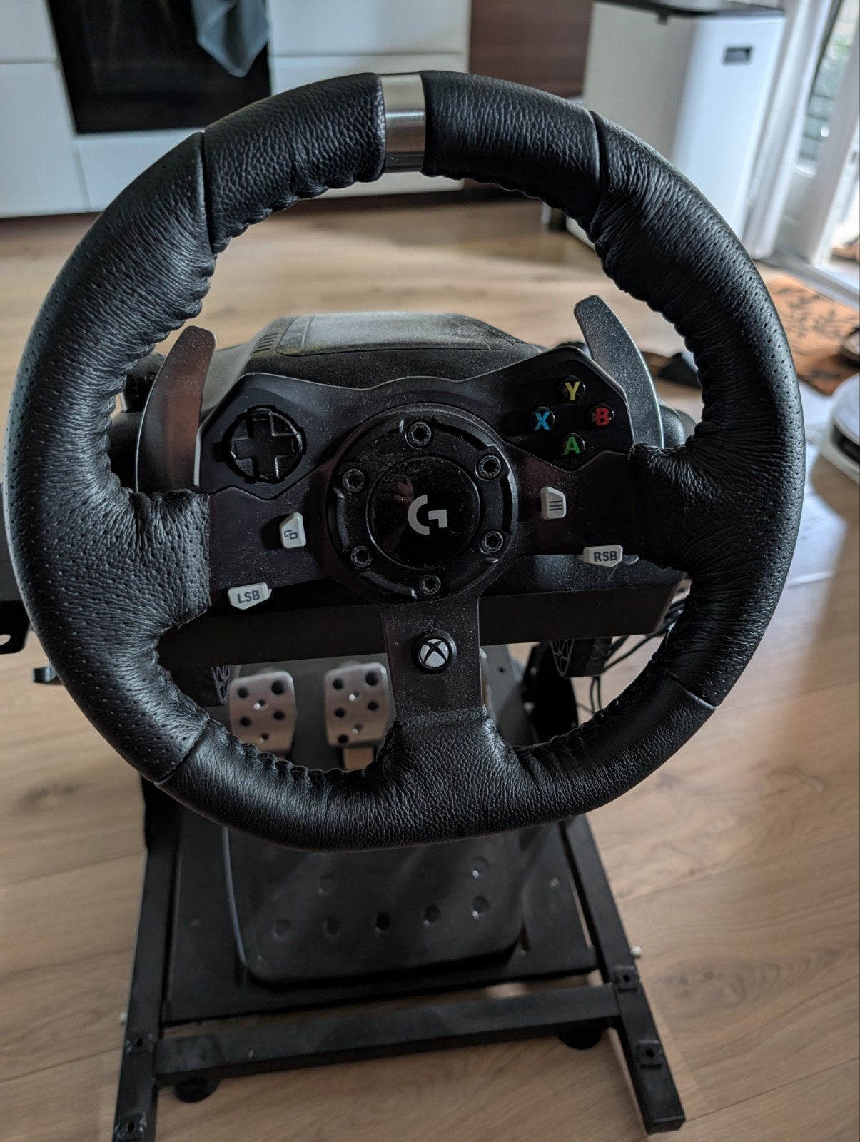 Logitech racestuur met pedalen en standaard voor Xbox, Spelcomputers en Games, Ophalen, Gebruikt, Controller