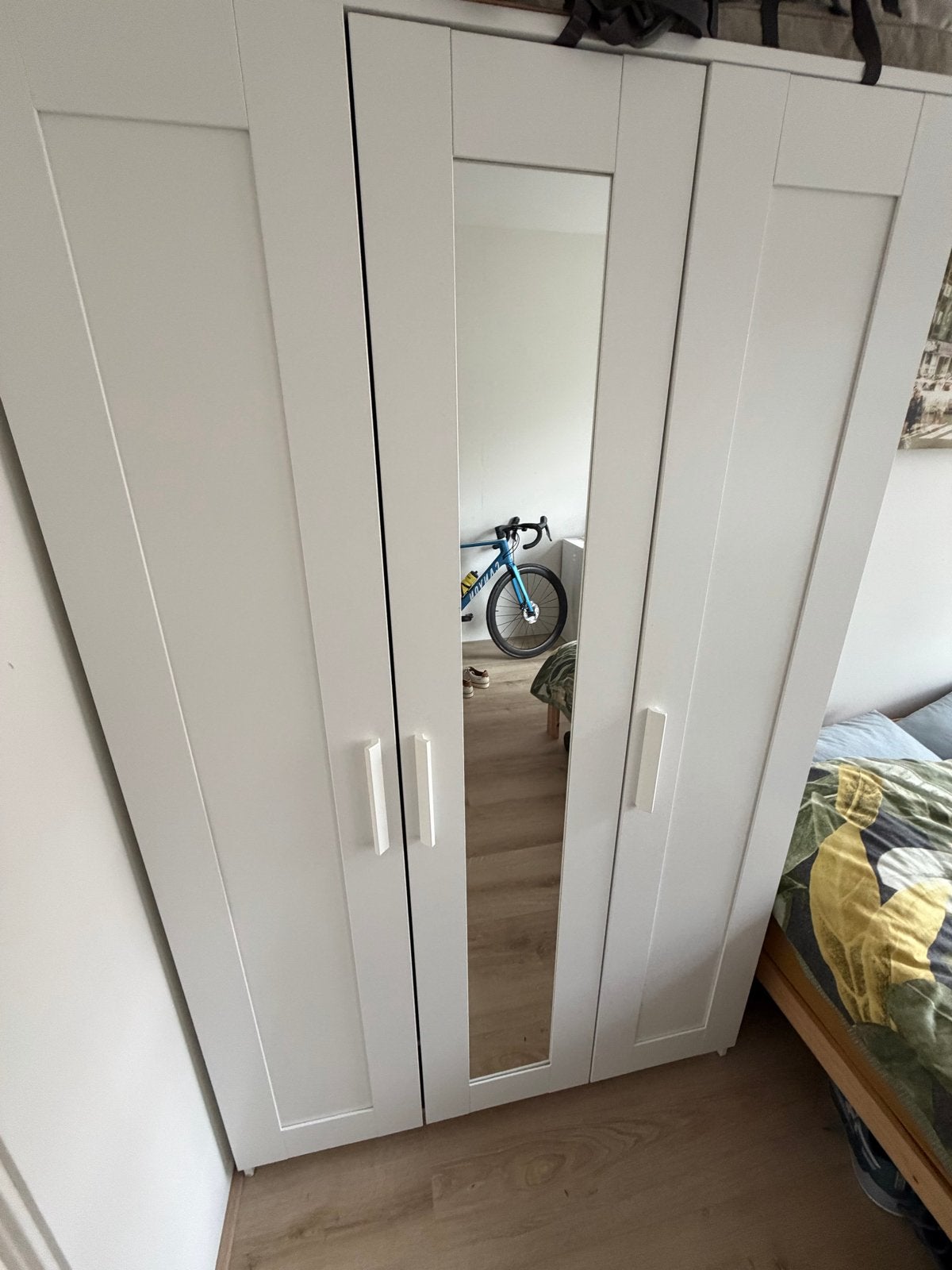 IKEA BRIMNES Kledingkast met 3 deuren, wit, Huis en Inrichting, Kasten | Kledingkasten, Zo goed als nieuw, 150 tot 200 cm, 100 tot 150 cm