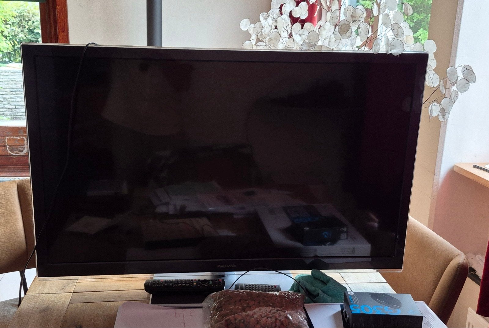 Panasonic TX-L42ET5E LCD TV - 105 cm (42 inch)