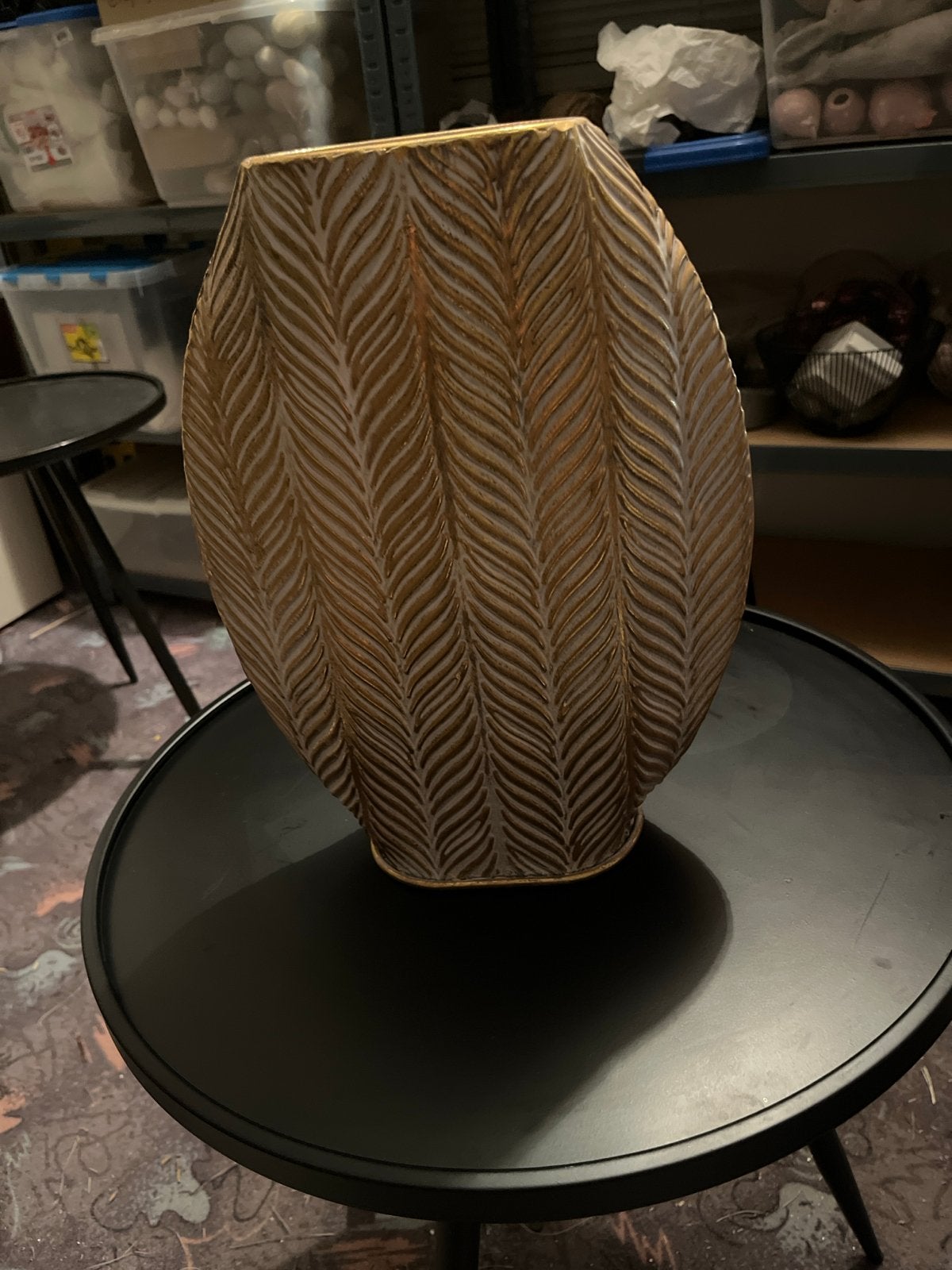 Gouden vaas met bladmotief - 34 cm hoog, Ophalen of Verzenden
