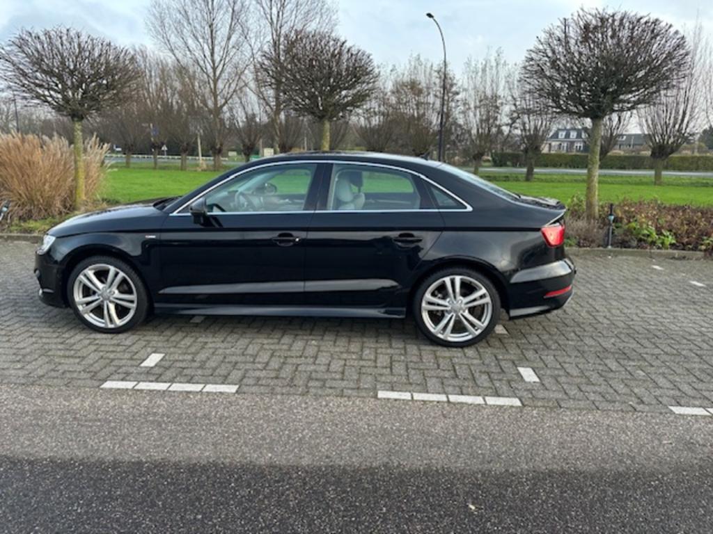 Audi A3 Limousine 1.4TFSI 110KW COD Sedan S-tr 2016 Zwart, Auto's, 1225 kg, 4 cilinders, Zwart, Origineel Nederlands